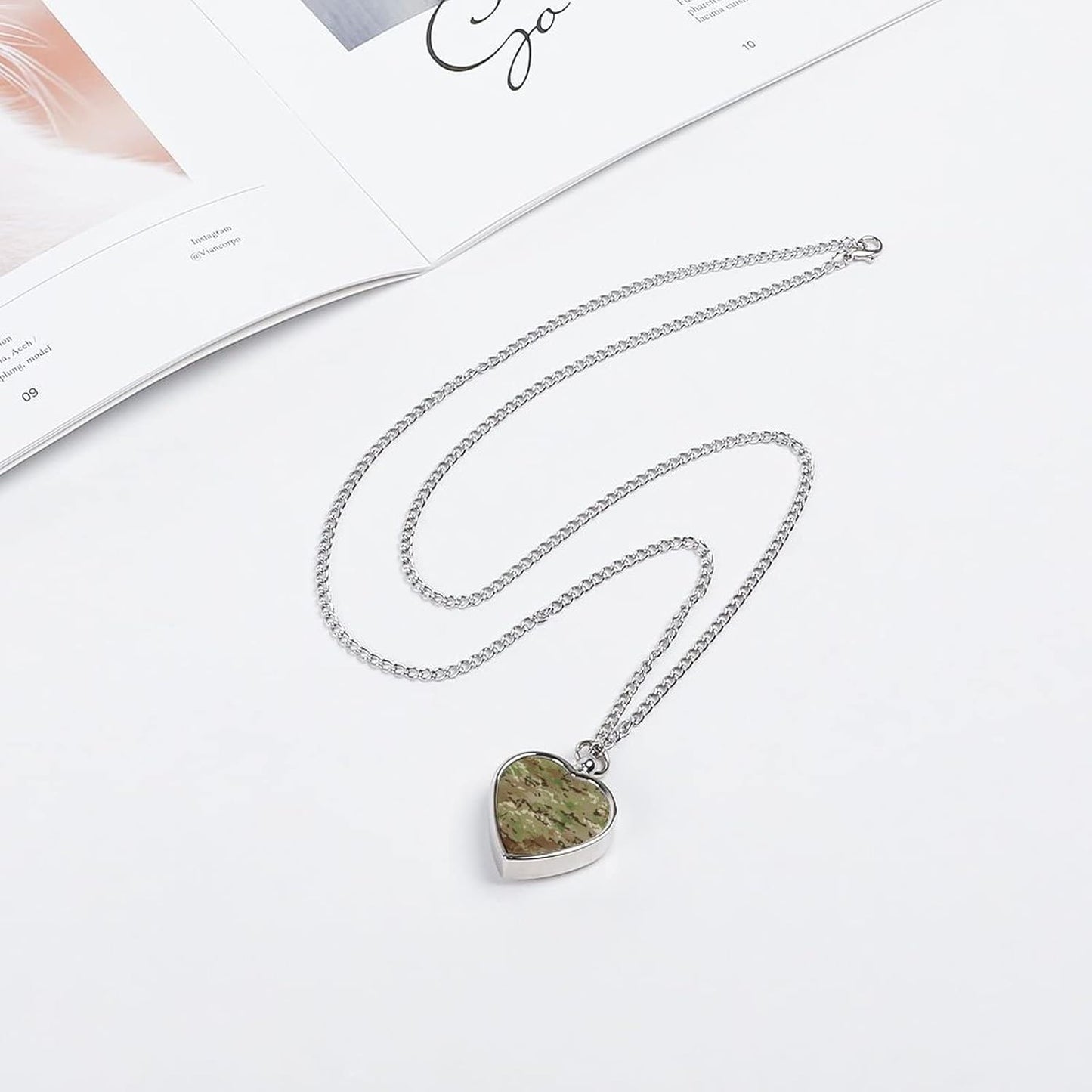 Oyihfvs Pet Urn Necklace Pendant Jewelry, Keepsake Memorial Necklace for Men Women Gift, Alloy Dog Necklace Keychain Tag