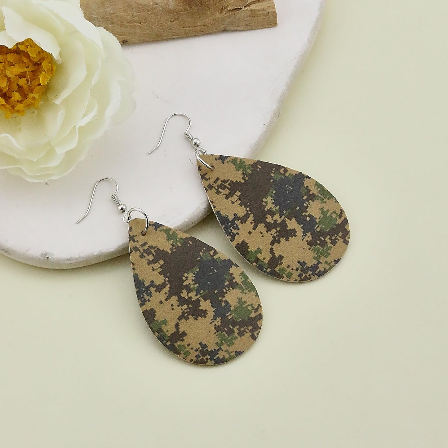 Camo Earrings for Women,Camouflage Leather Dangle Earrings Cool Lightweight Teardrop Green Camouflage Leather Drop Earrings