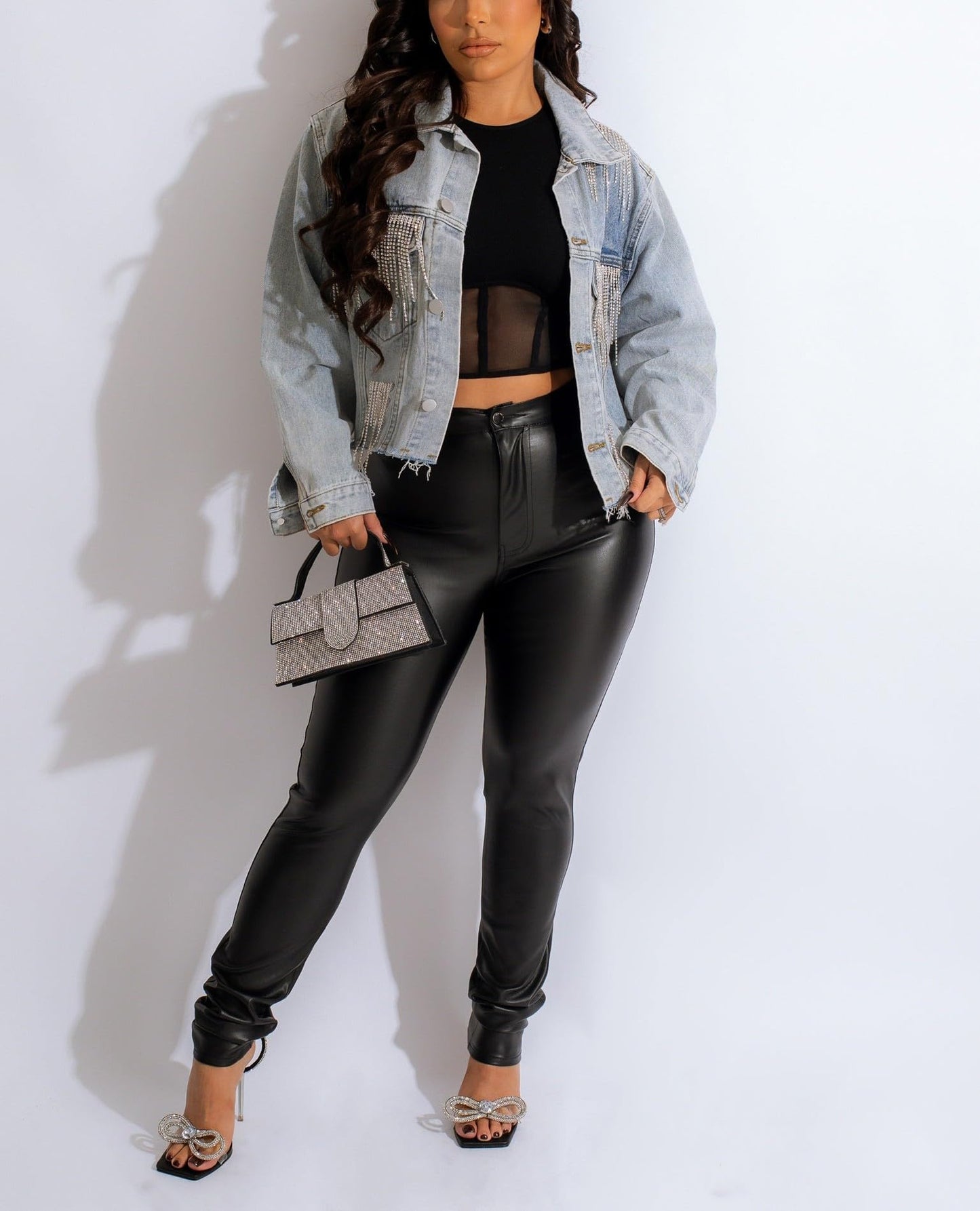 HTD Women's Cropped Jean Jacket Button Up Long Sleeve Ripped Distressed Denim Jacket Frayed Hem