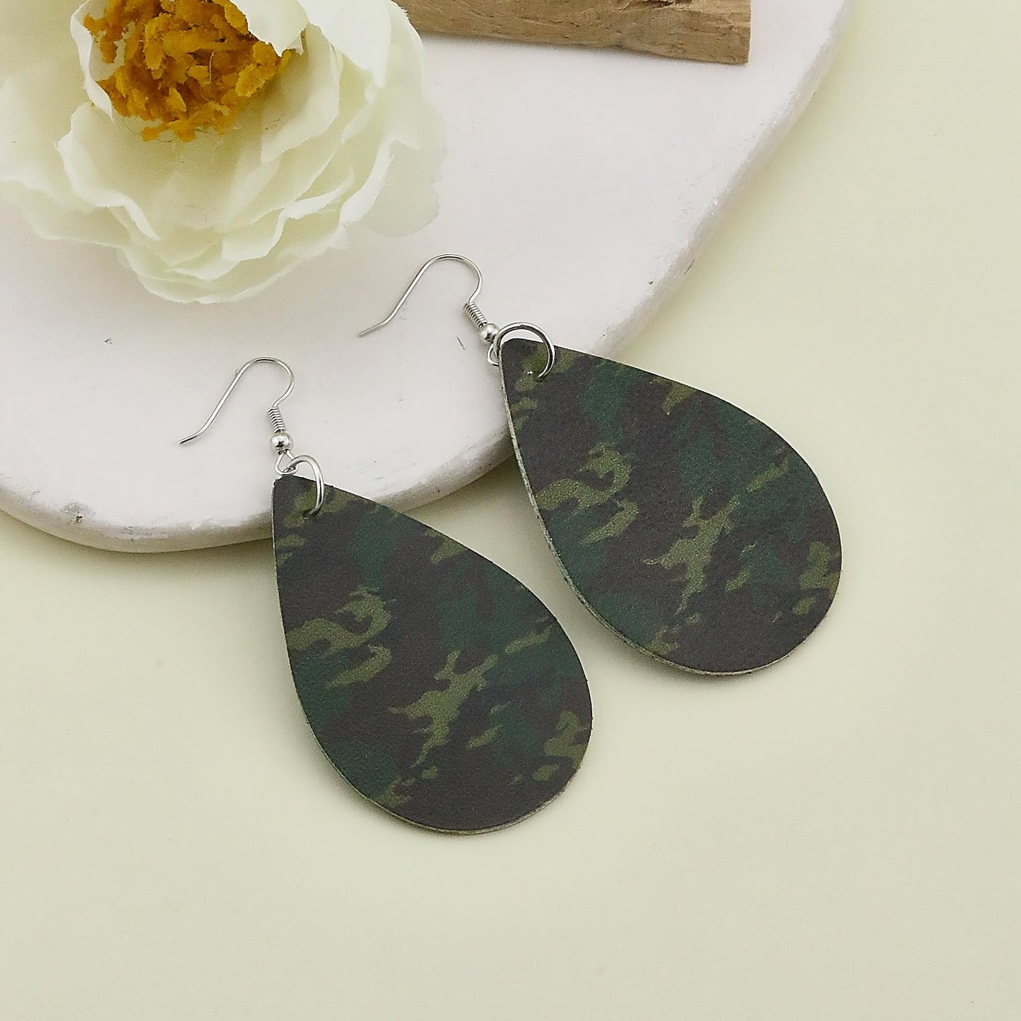 Camo Earrings for Women,Camouflage Leather Dangle Earrings Cool Lightweight Teardrop Green Camouflage Leather Drop Earrings