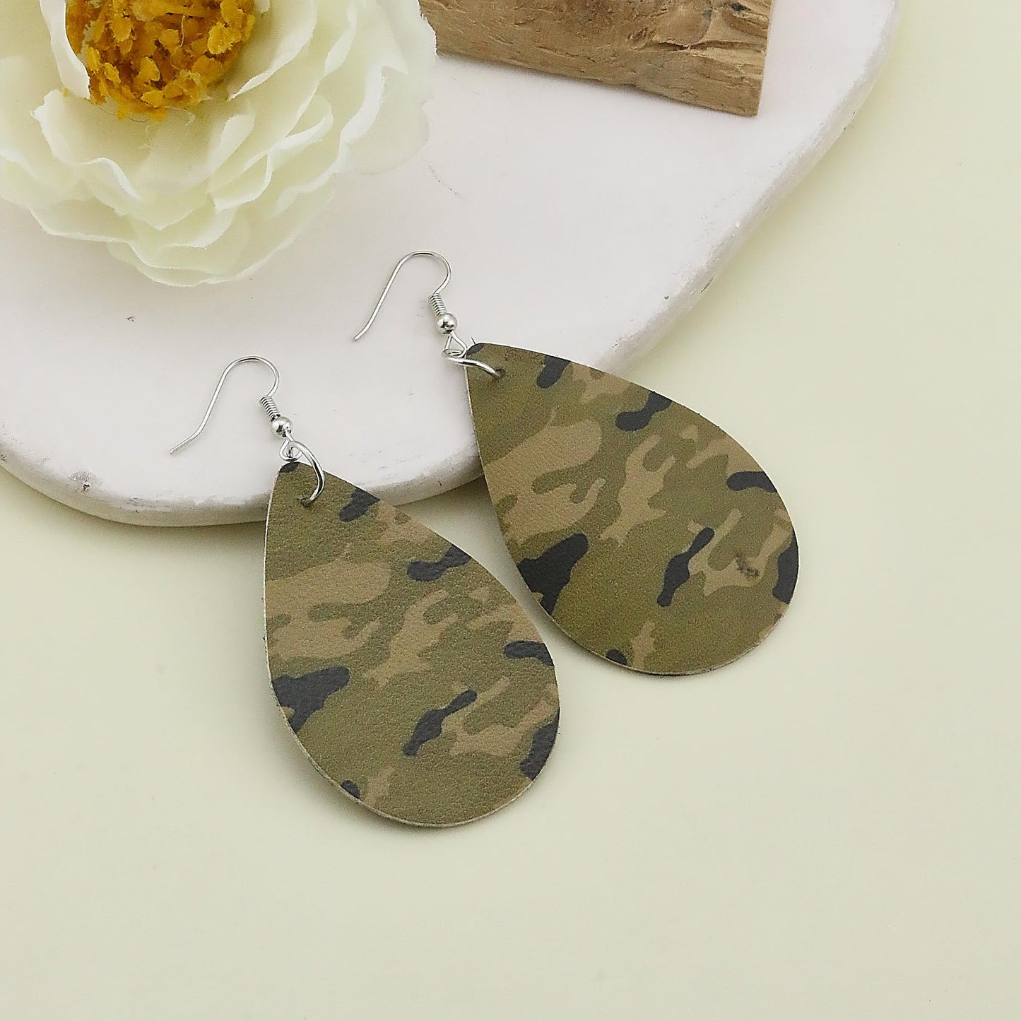 Camo Earrings for Women,Camouflage Leather Dangle Earrings Cool Lightweight Teardrop Green Camouflage Leather Drop Earrings