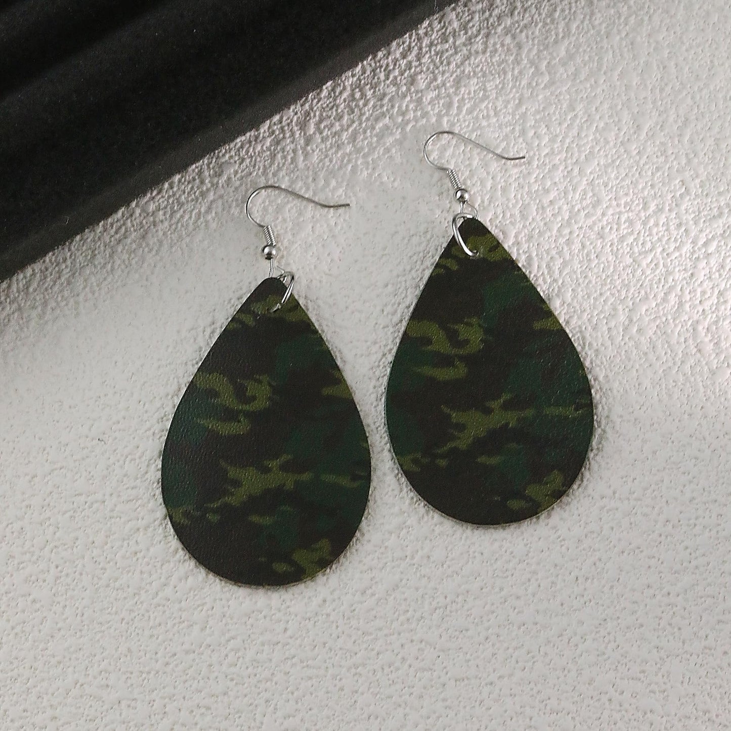Camo Earrings for Women,Camouflage Leather Dangle Earrings Cool Lightweight Teardrop Green Camouflage Leather Drop Earrings