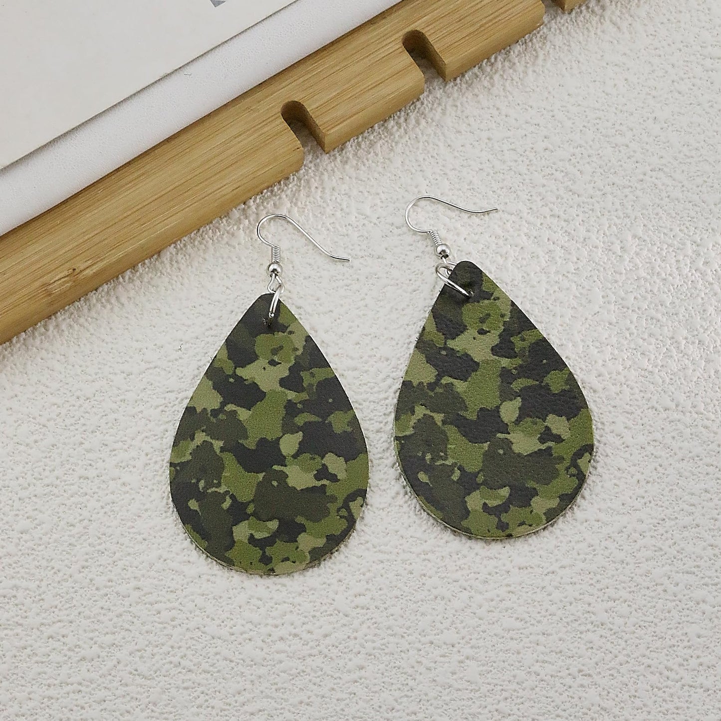 Camo Earrings for Women,Camouflage Leather Dangle Earrings Cool Lightweight Teardrop Green Camouflage Leather Drop Earrings