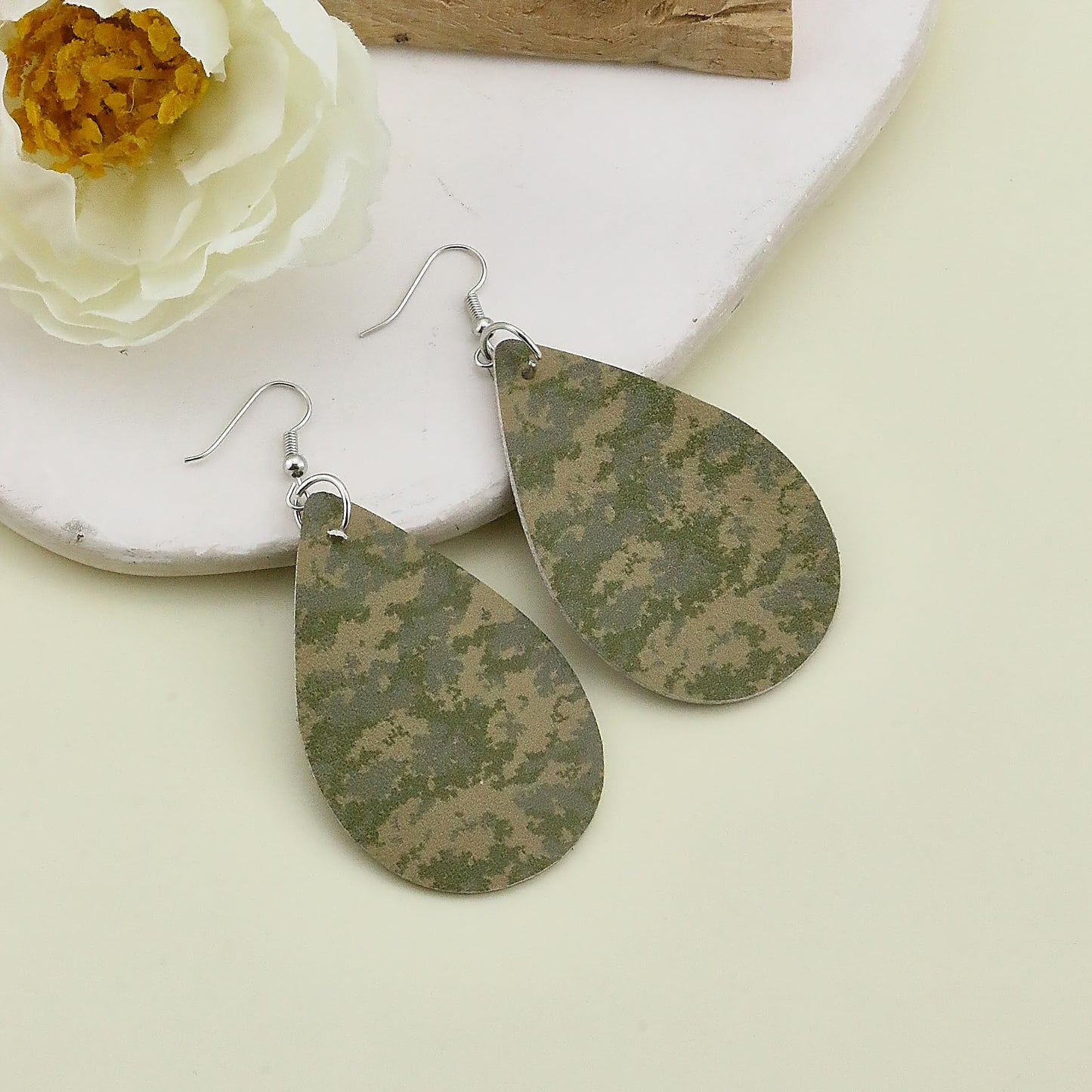 Camo Earrings for Women,Camouflage Leather Dangle Earrings Cool Lightweight Teardrop Green Camouflage Leather Drop Earrings