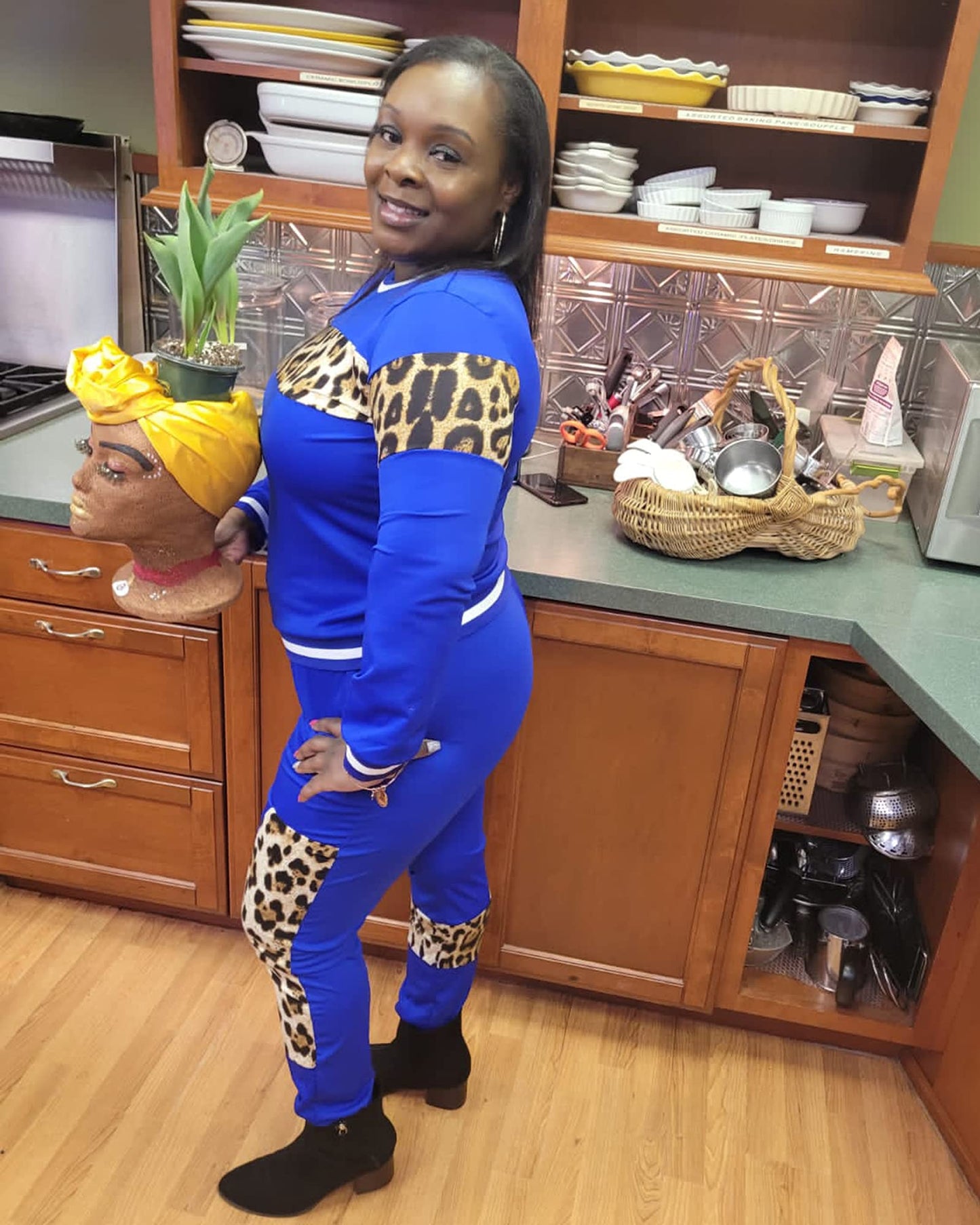 Alunzoem Womens Casual 2 Piece Outfits, Leopard Print Long Sleeve Top Pants Set Tracksuits