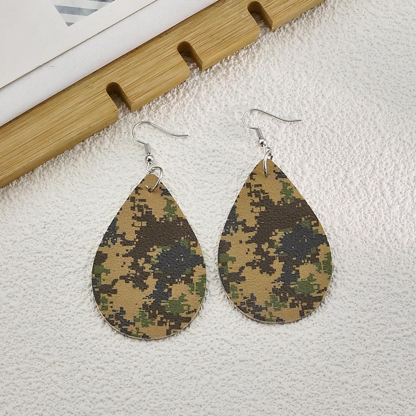 Camo Earrings for Women,Camouflage Leather Dangle Earrings Cool Lightweight Teardrop Green Camouflage Leather Drop Earrings